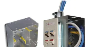 Caja con gestión de cables para telecomunicaciones