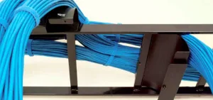 canal vertical para gestión de cables