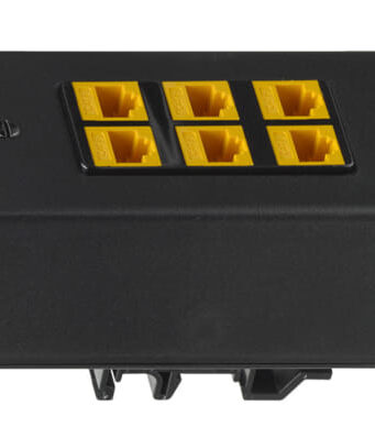 Caja de parcheo con seis conectores QuickPort para carril DIN