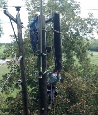 Poste con polímero reforzado de fibra FRP modular para instaladores
