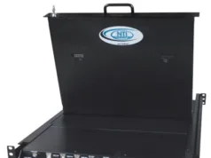 KVM 4K17-N-16HD18GB con monitor y conmutador