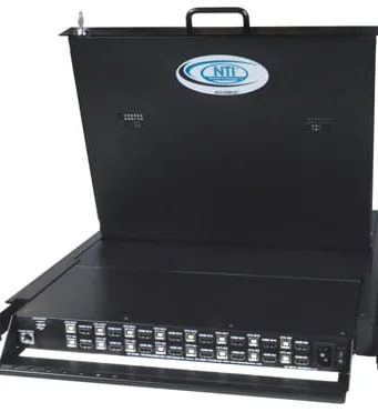 KVM 4K17-N-16HD18GB con monitor y conmutador